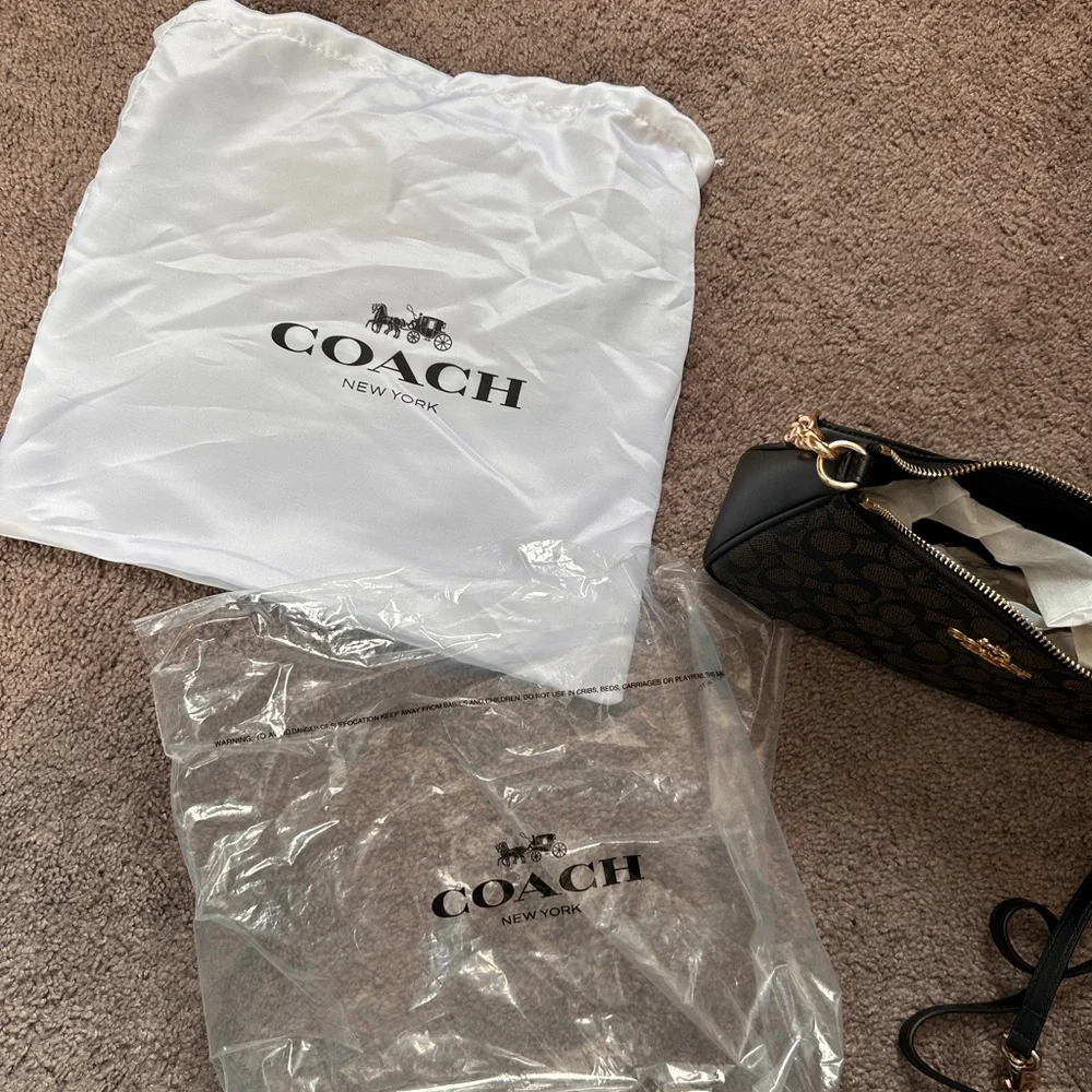 Coach Black and Brown Signature Chain Shoulder Bag. Please read description:) - Picture 4 of 7